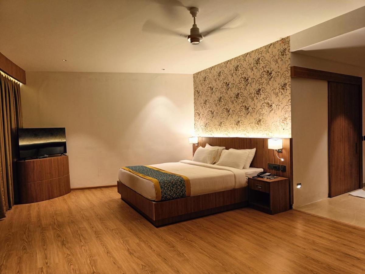 Hotel Sky Sierra Wayanad Калпата Екстериор снимка