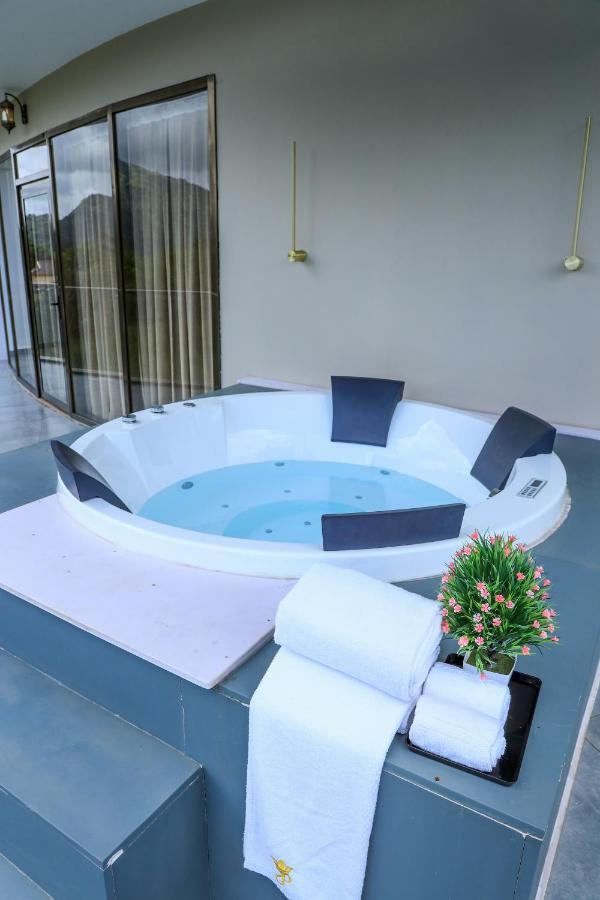 Hotel Sky Sierra Wayanad Калпата Екстериор снимка