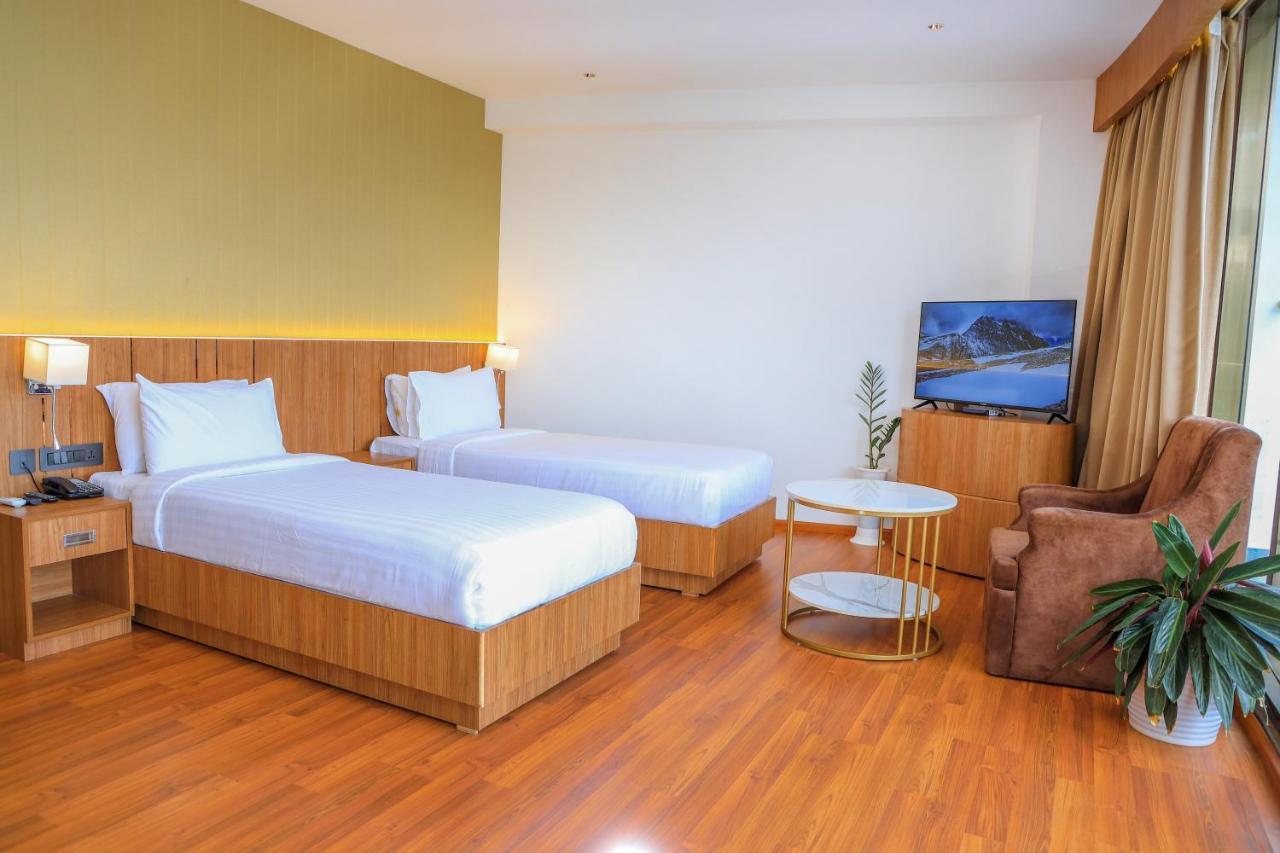 Hotel Sky Sierra Wayanad Калпата Екстериор снимка