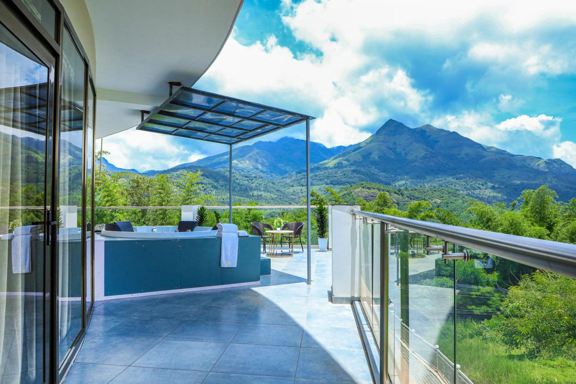 Hotel Sky Sierra Wayanad Калпата Екстериор снимка